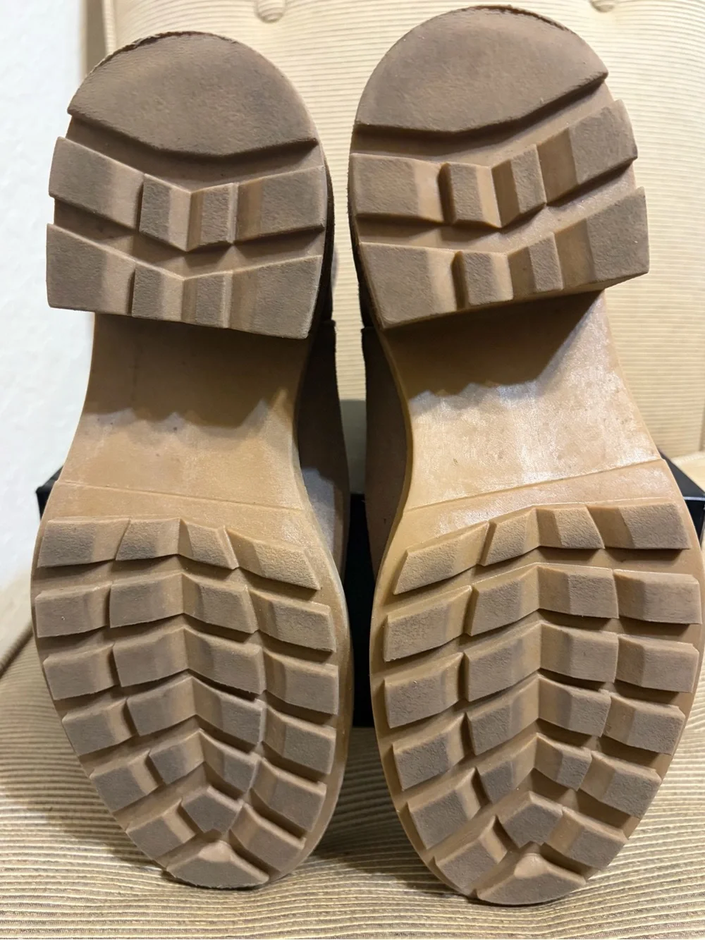 Steve Madden Kiley Women’s Lug Sole Chelsea Bootie with Fabric Cuff - Size 8 - Picture 15 of 16